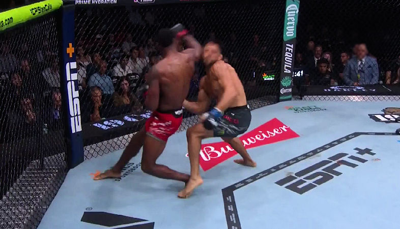 Morderczy obrotowy łokieć! Lerony Murphy spektakularnie znokautował wściekle agresywnego Aarona Pico!