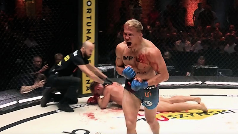 Mordercze łokcie! Daniel Skibiński rozbił i poddał Oskara Szczepaniaka na KSW 109 (VIDEO)