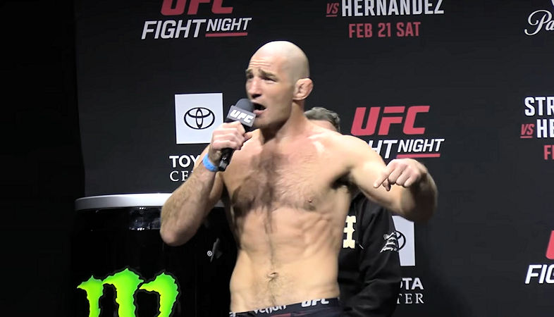 Sean Strickland z ostrą reakcją na gwizdy fanów przed UFC Houston: „To ja walczę bardziej po meksykańsku niż ten skur***l!”