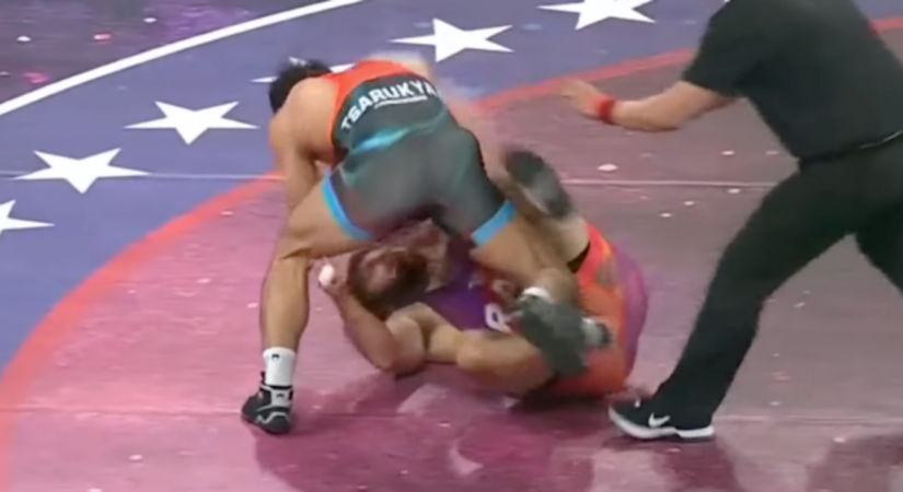 Arman Tsarukyan zaatakował pięściami w meczu zapaśniczym na RAF 6 – szalona bijatyka na macie (VIDEO)