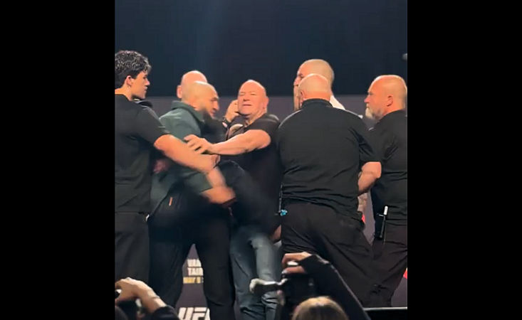 Khamzat Chimaev kopnął z partyzanta Seana Stricklanda podczas spotkania oko w oko przed UFC 328 (VIDEO)